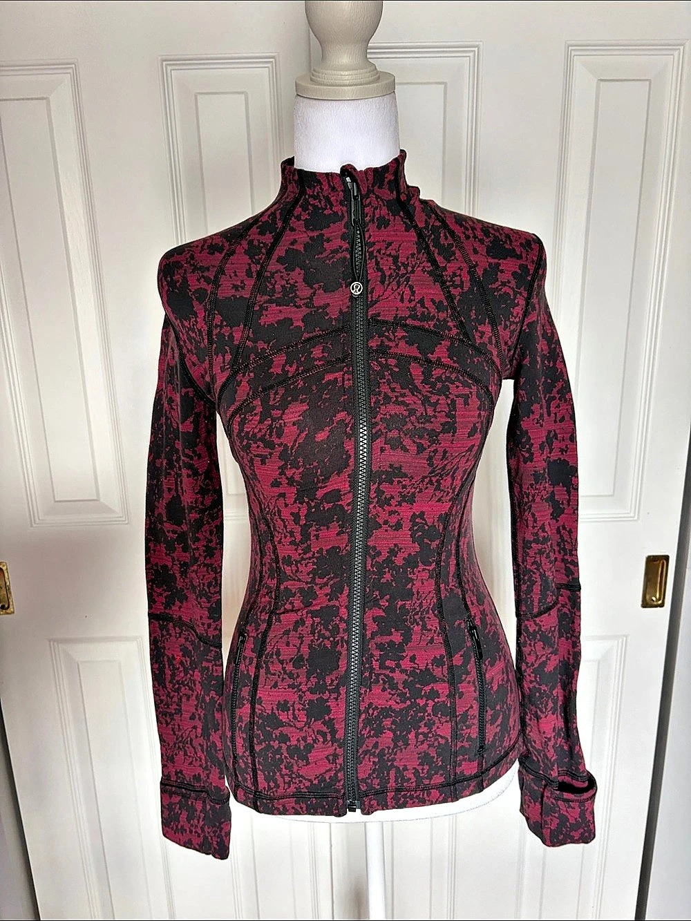Lululemon Luon Define Jacket in Scatter Blossom Jacquard in Garnet & Black